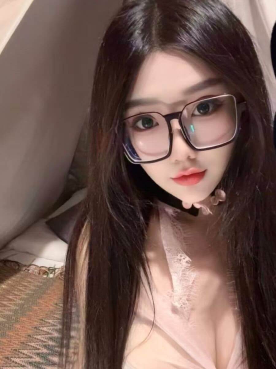 イース（22歳）