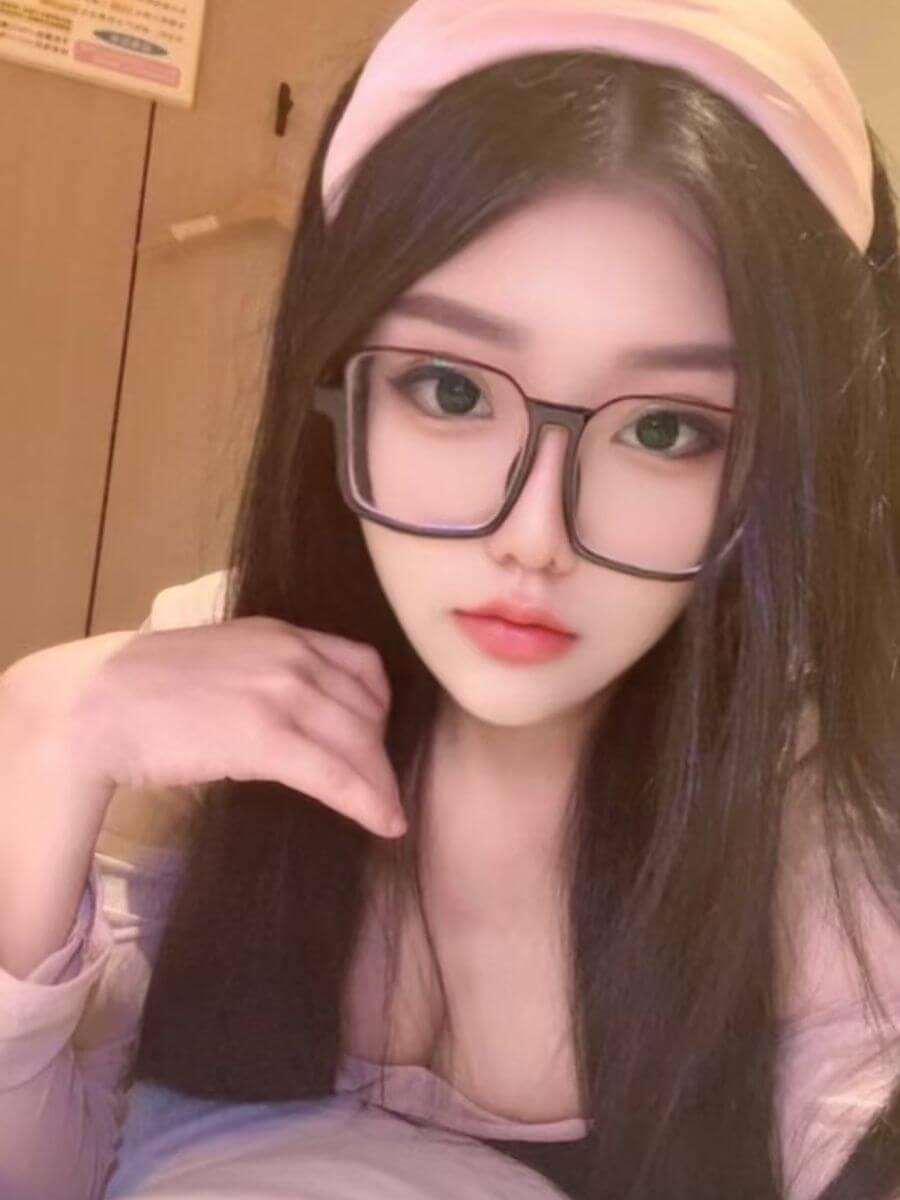 イース（22歳）